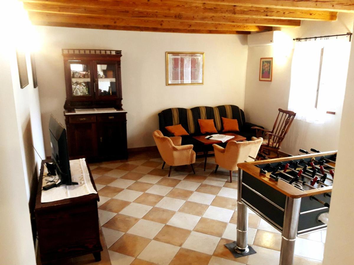 Casa Istriana Nona Pina Villa Kastelir Exterior photo