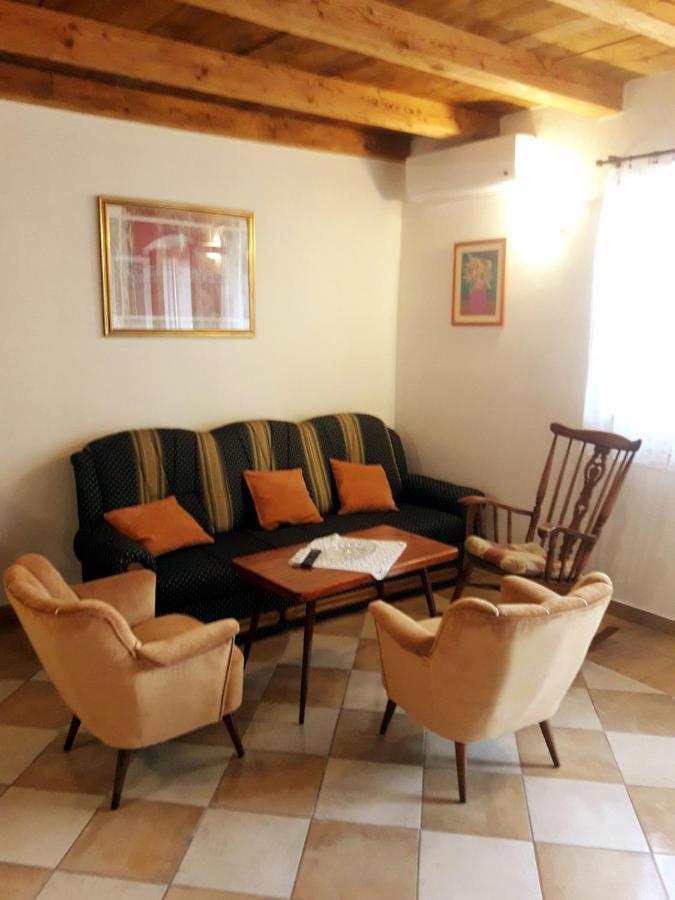 Casa Istriana Nona Pina Villa Kastelir Exterior photo